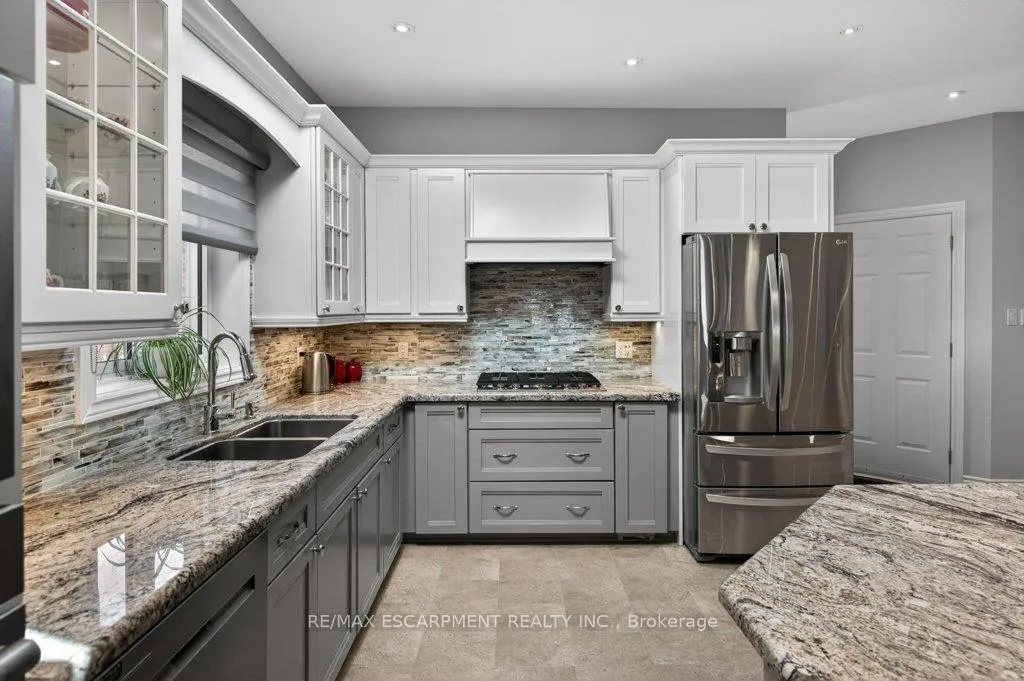 Photo 13 of 35 Pentland Road, Hamilton, Waterdown — HOMEH