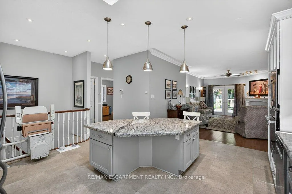 Photo 14 of 35 Pentland Road, Hamilton, Waterdown — HOMEH