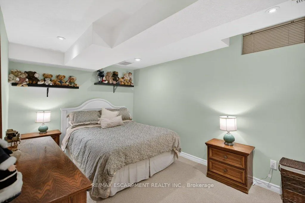 Photo 36 of 35 Pentland Road, Hamilton, Waterdown — HOMEH