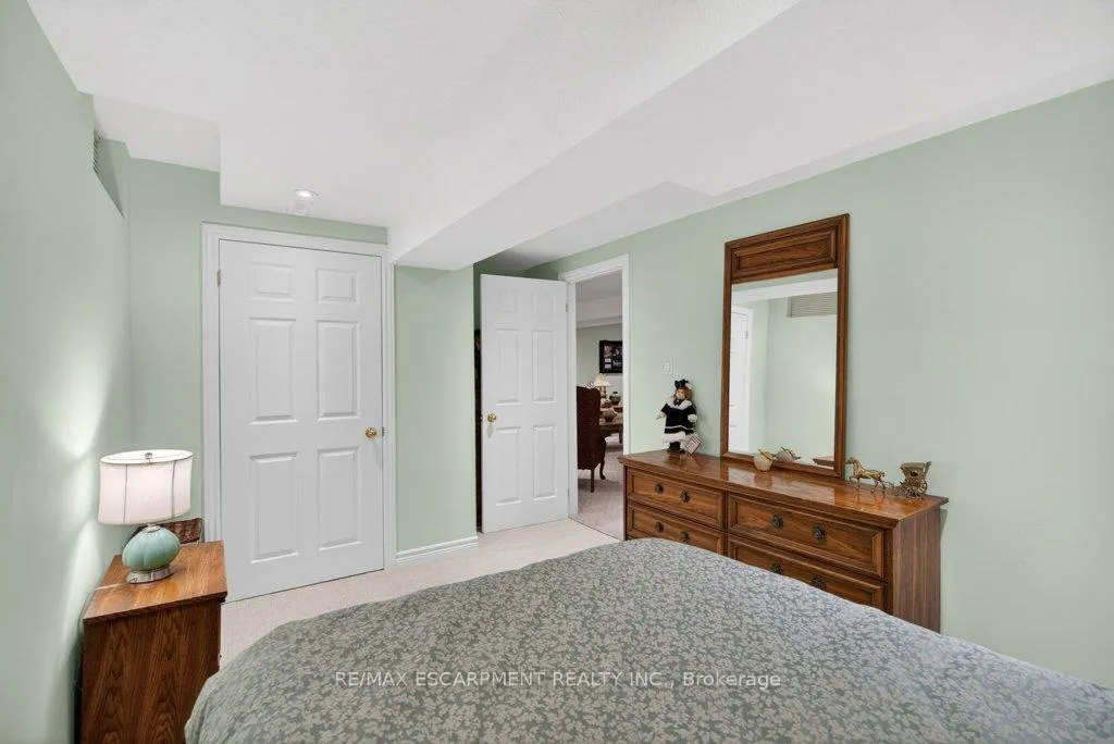 Photo 37 of 35 Pentland Road, Hamilton, Waterdown — HOMEH