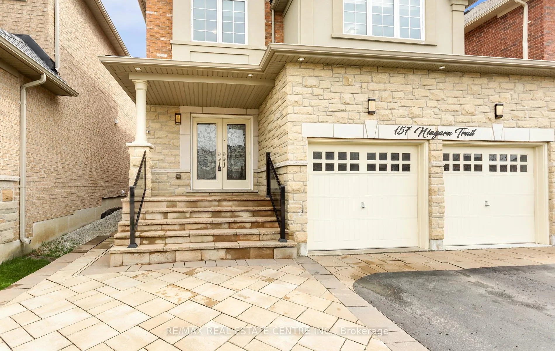 Photo 3 of 157 Niagara Trail, Halton Hills, Georgetown — HOMEH