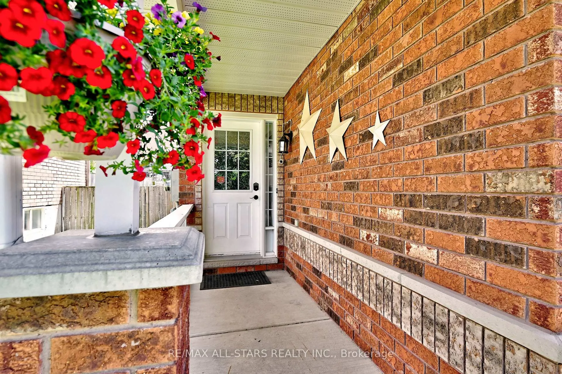 Photo 3 of 647 Trailview Drive, Peterborough, Ashburnham Ward 4 — HOMEH