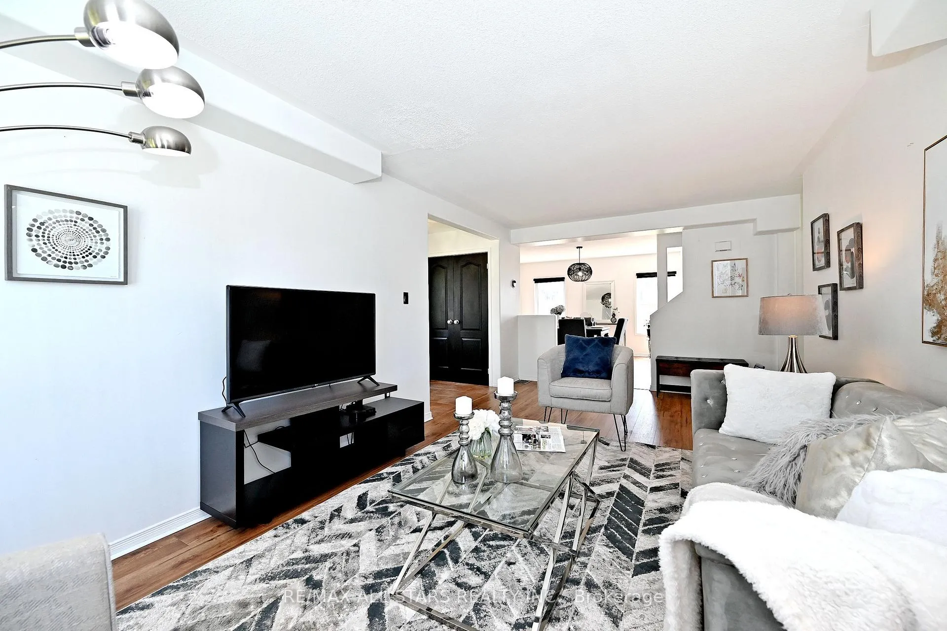 Photo 10 of 647 Trailview Drive, Peterborough, Ashburnham Ward 4 — HOMEH