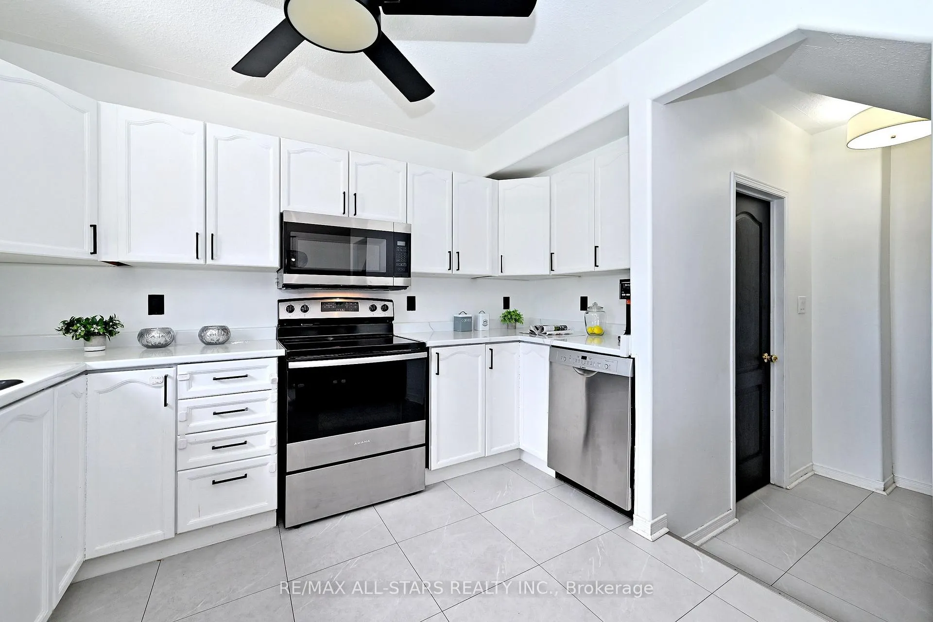 Photo 16 of 647 Trailview Drive, Peterborough, Ashburnham Ward 4 — HOMEH