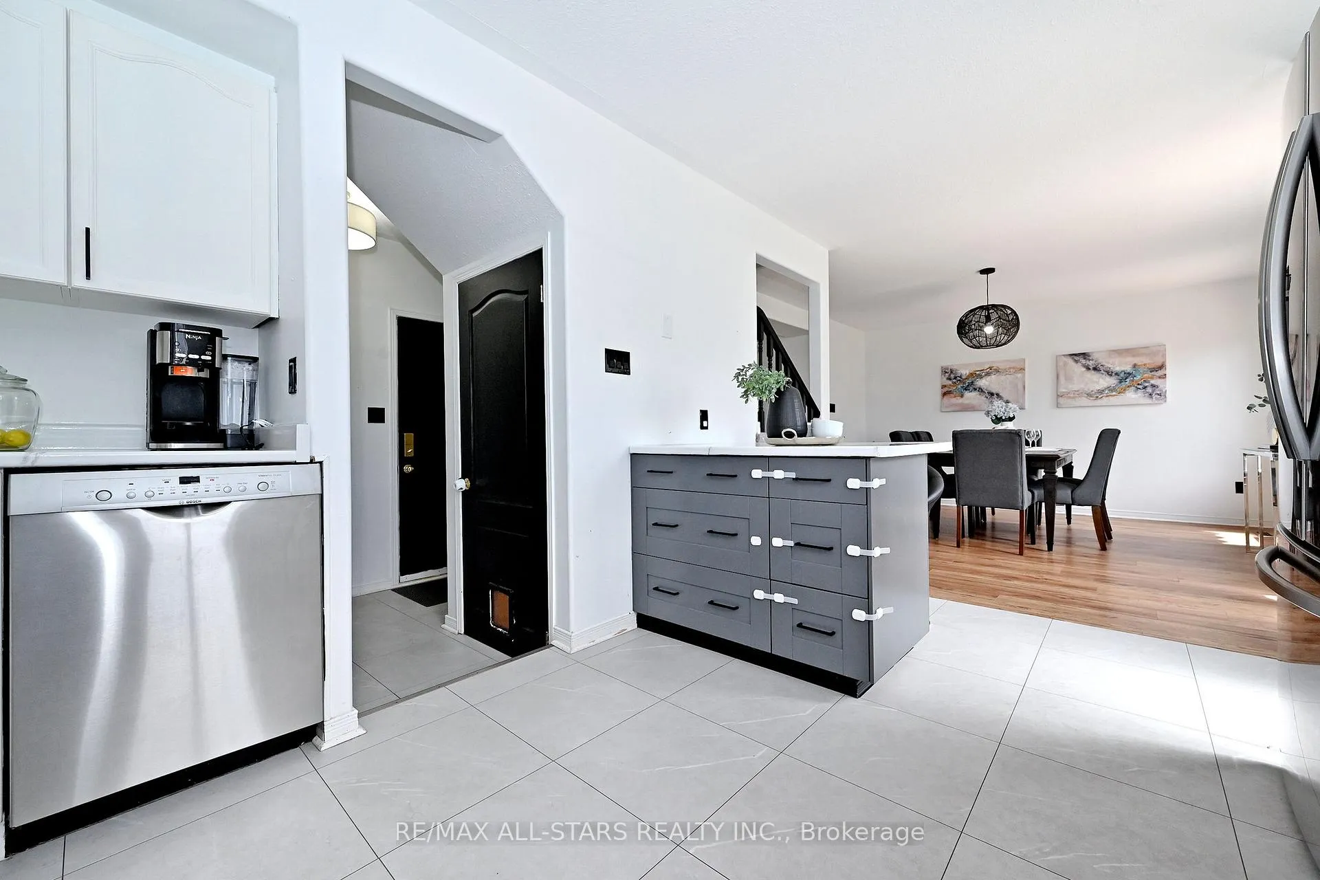 Photo 17 of 647 Trailview Drive, Peterborough, Ashburnham Ward 4 — HOMEH
