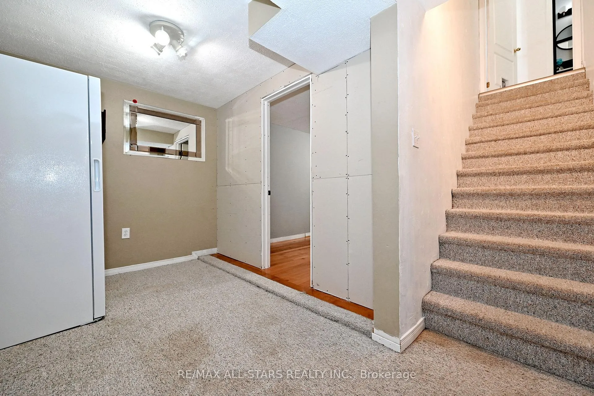 Photo 45 of 647 Trailview Drive, Peterborough, Ashburnham Ward 4 — HOMEH