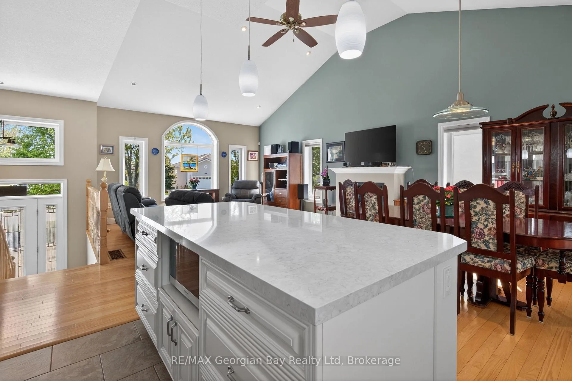 Photo 9 of 656 Aberdeen Boulevard, Midland — HOMEH