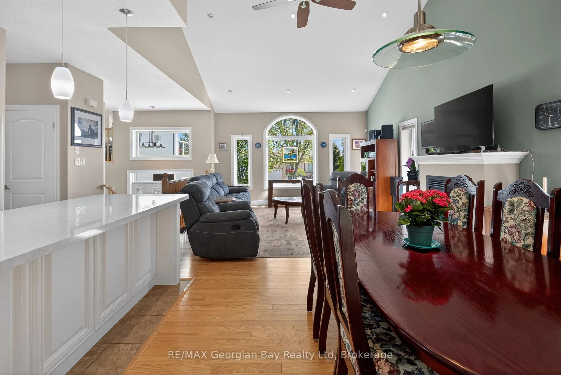 Photo 10 of 656 Aberdeen Boulevard, Midland — HOMEH
