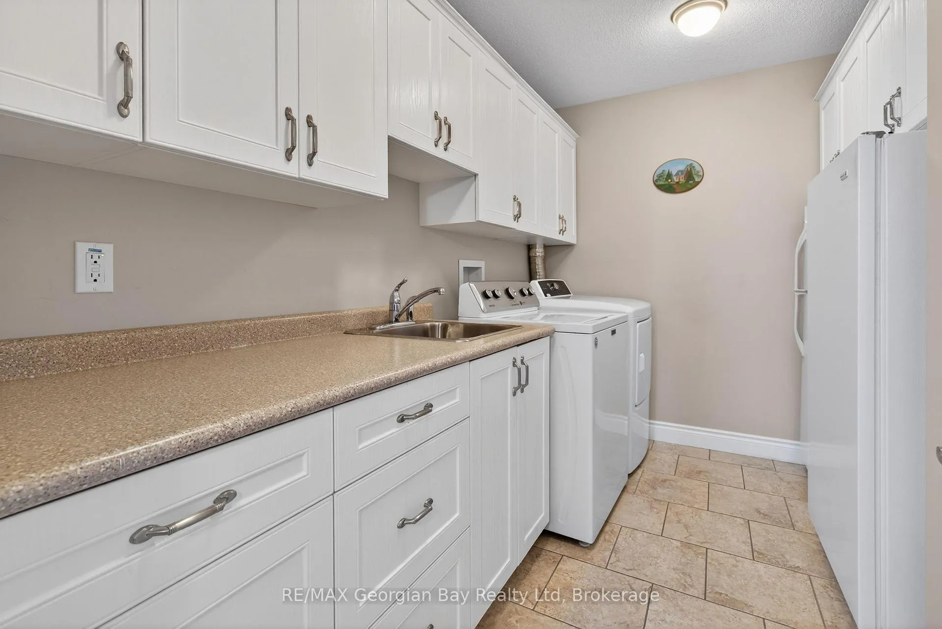 Photo 24 of 656 Aberdeen Boulevard, Midland — HOMEH