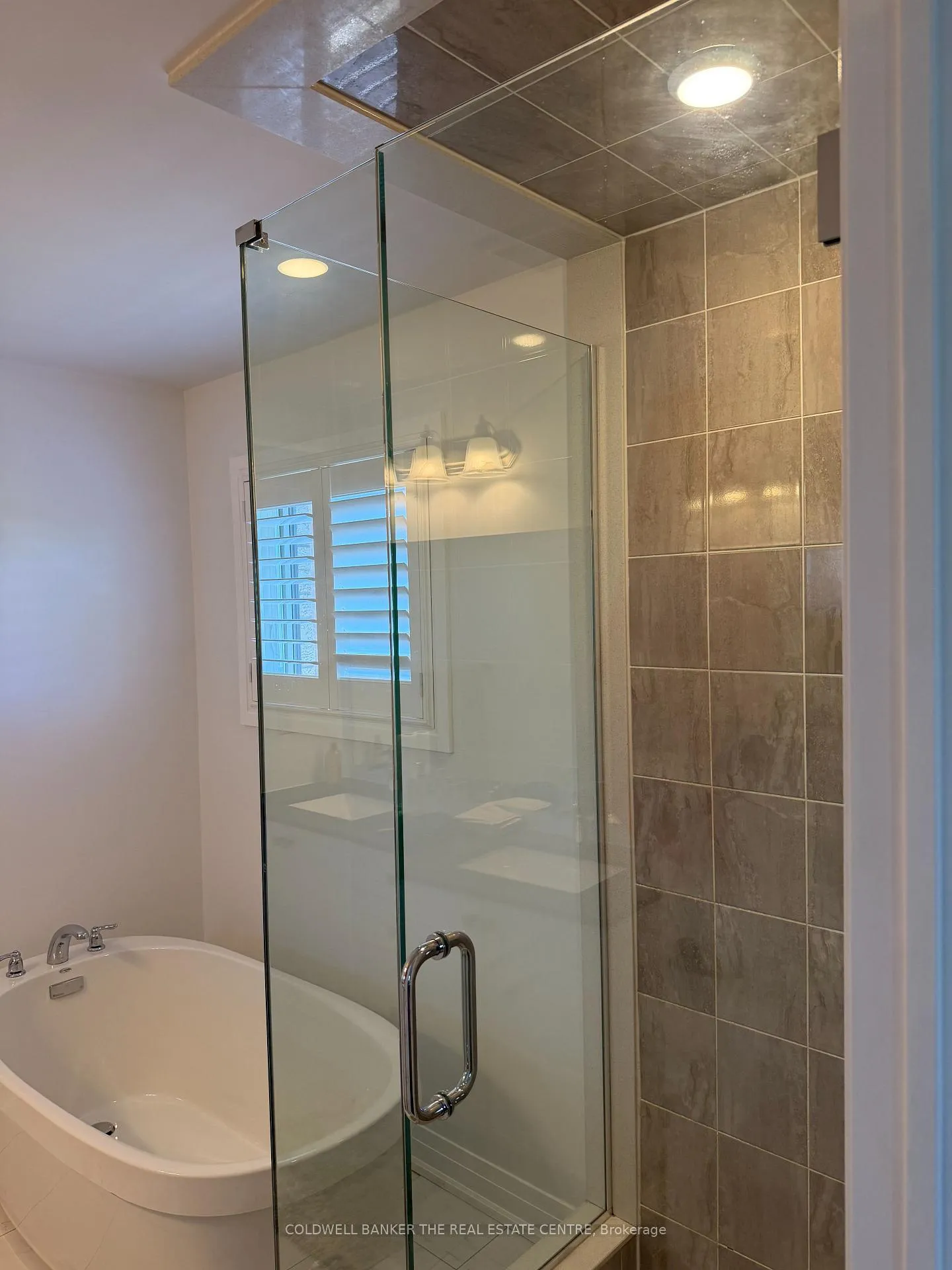 Photo 9 of Unit UPPER, 25 Disney Court, Whitby, Williamsburg — HOMEH