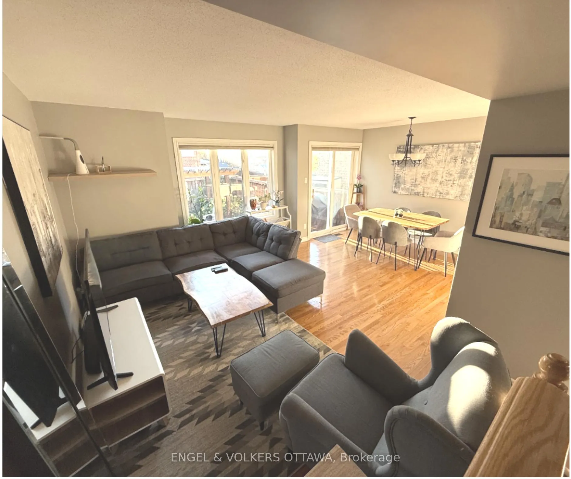 Photo 4 of 305 Grey Seal Circle, Ottawa, Riverside South/Gloucester Glen — HOMEH