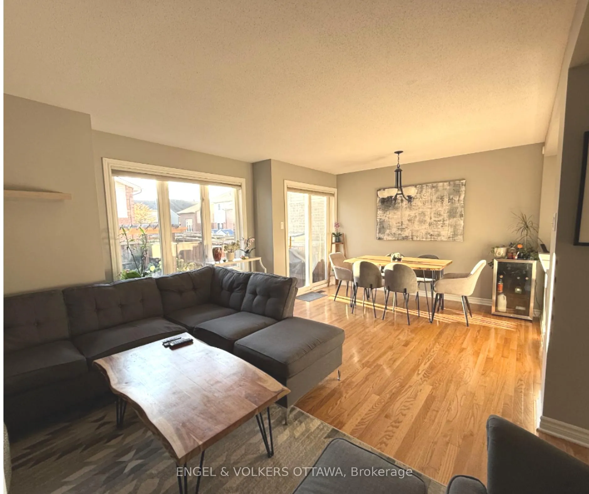 Photo 5 of 305 Grey Seal Circle, Ottawa, Riverside South/Gloucester Glen — HOMEH