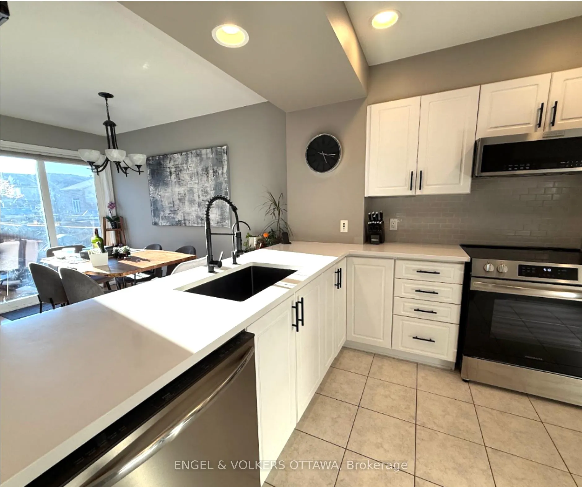 Photo 8 of 305 Grey Seal Circle, Ottawa, Riverside South/Gloucester Glen — HOMEH