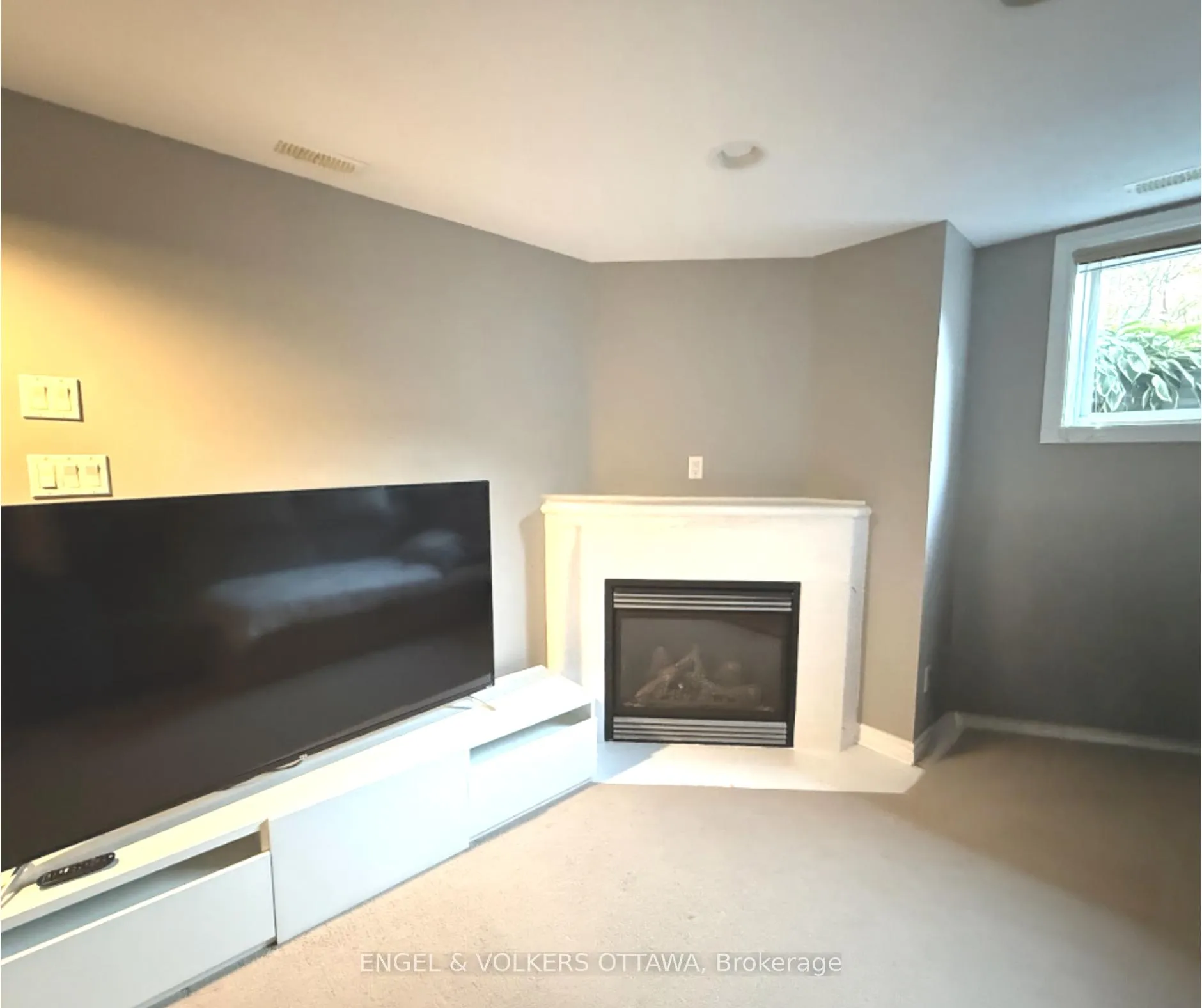 Photo 17 of 305 Grey Seal Circle, Ottawa, Riverside South/Gloucester Glen — HOMEH