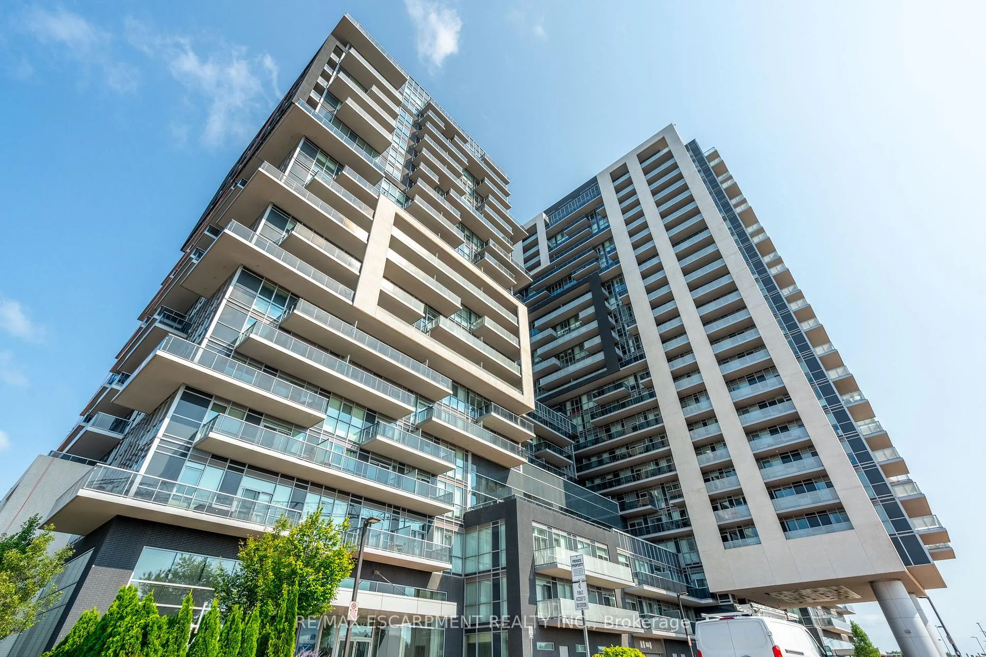 Front of Unit 1310, 2087 Fairview Street