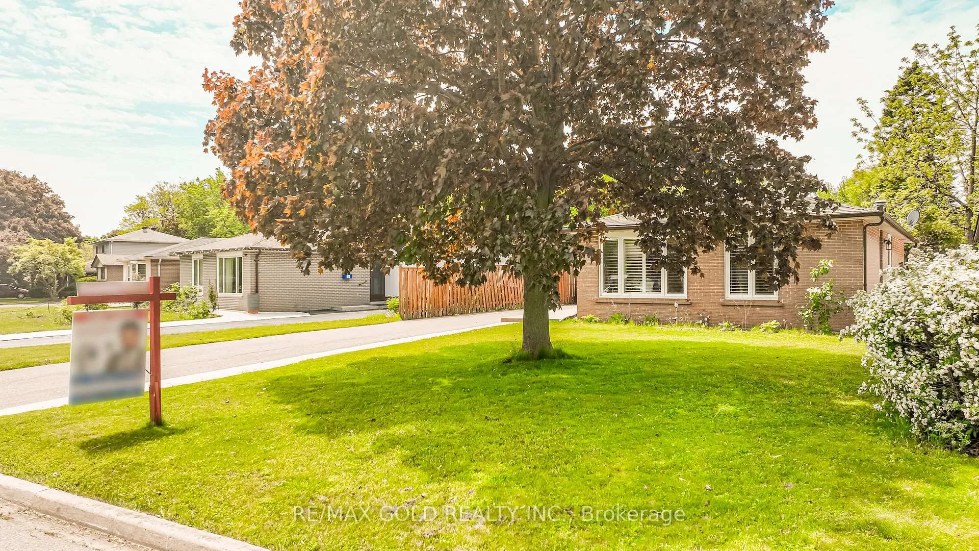Photo 2 of 29 Duke Road, Brampton, Southgate — HOMEH