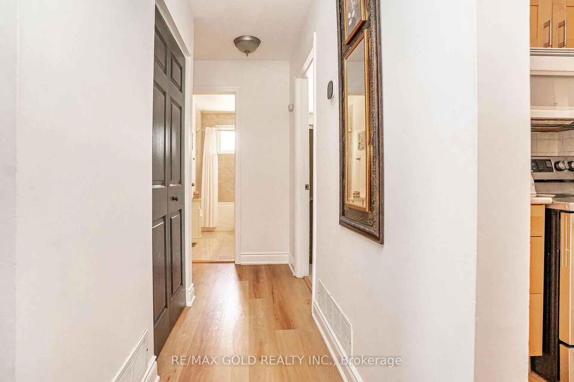 Photo 17 of 29 Duke Road, Brampton, Southgate — HOMEH