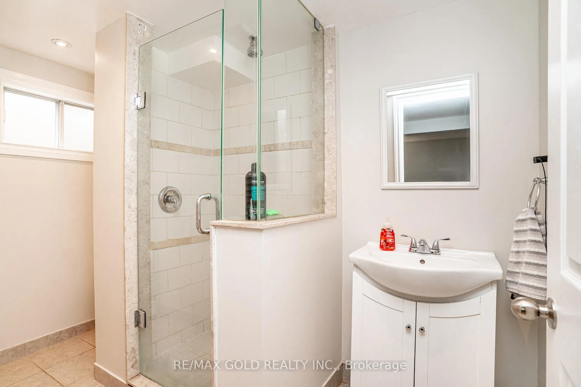 Photo 34 of 29 Duke Road, Brampton, Southgate — HOMEH