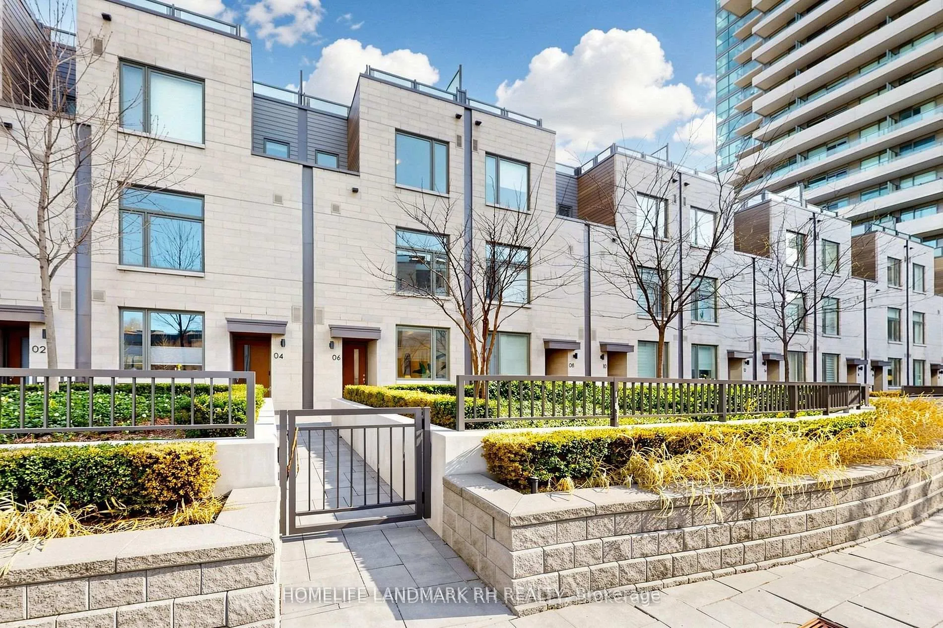 Front of Unit TH6, 270 Davenport Road