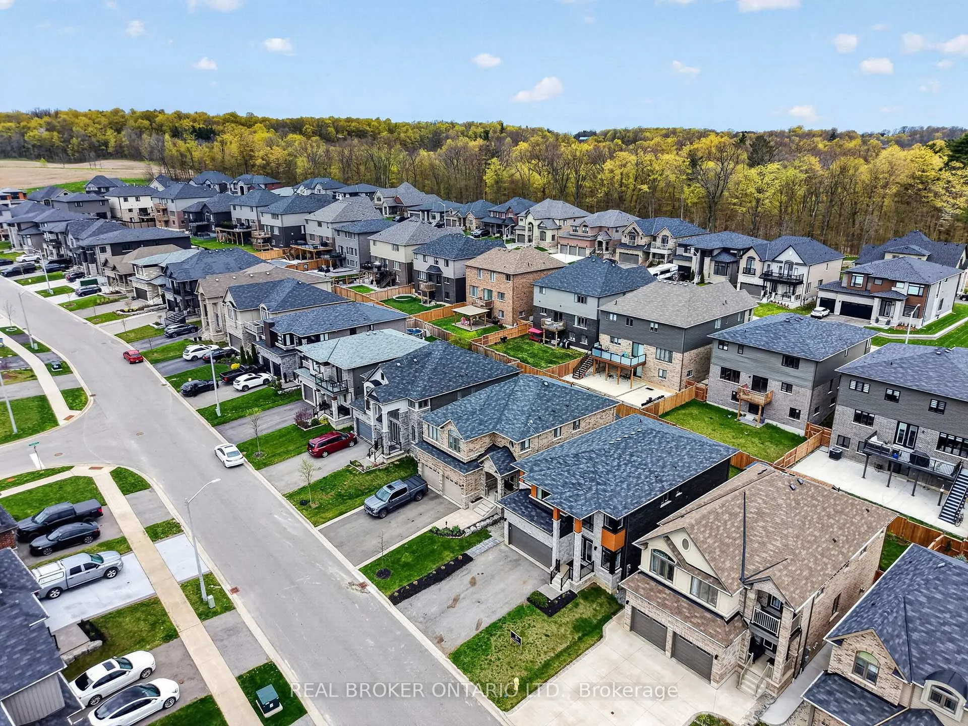 Photo 2 of 4048 Stadelbauer Drive, Lincoln, Beamsville — HOMEH