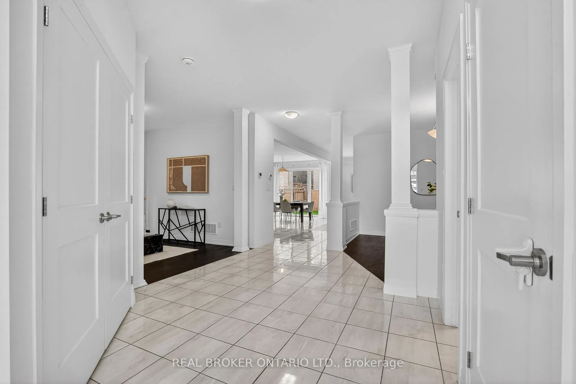 Photo 10 of 4048 Stadelbauer Drive, Lincoln, Beamsville — HOMEH