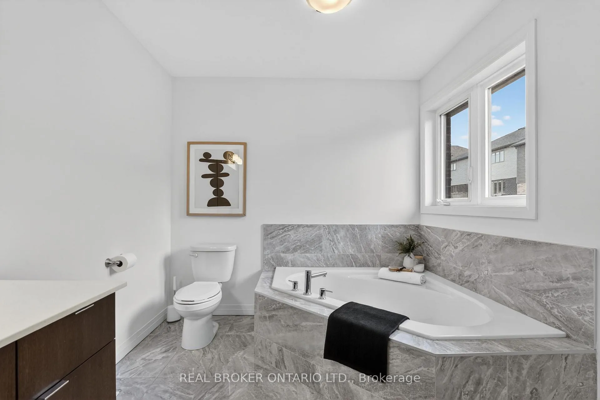 Photo 31 of 4048 Stadelbauer Drive, Lincoln, Beamsville — HOMEH