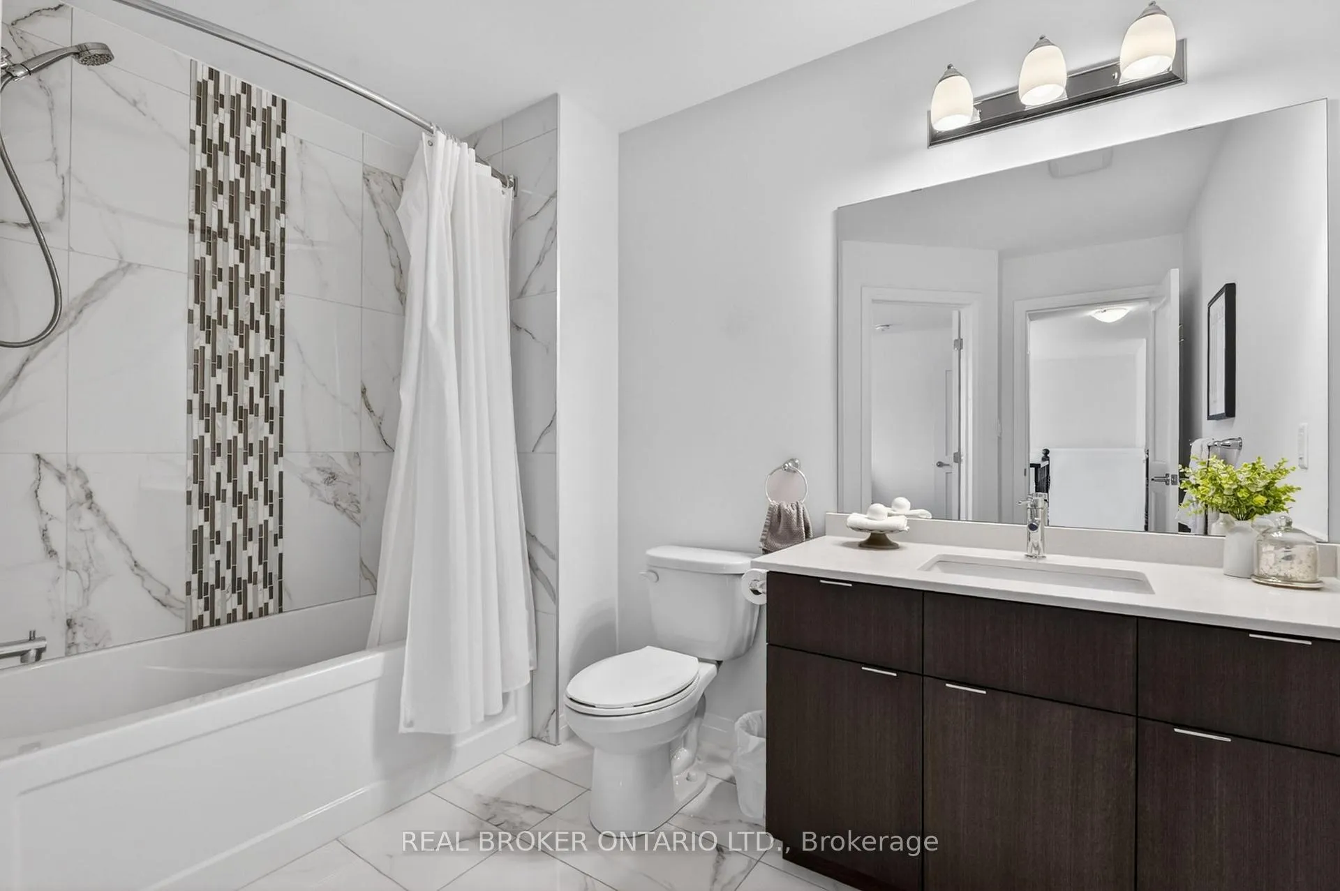 Photo 35 of 4048 Stadelbauer Drive, Lincoln, Beamsville — HOMEH