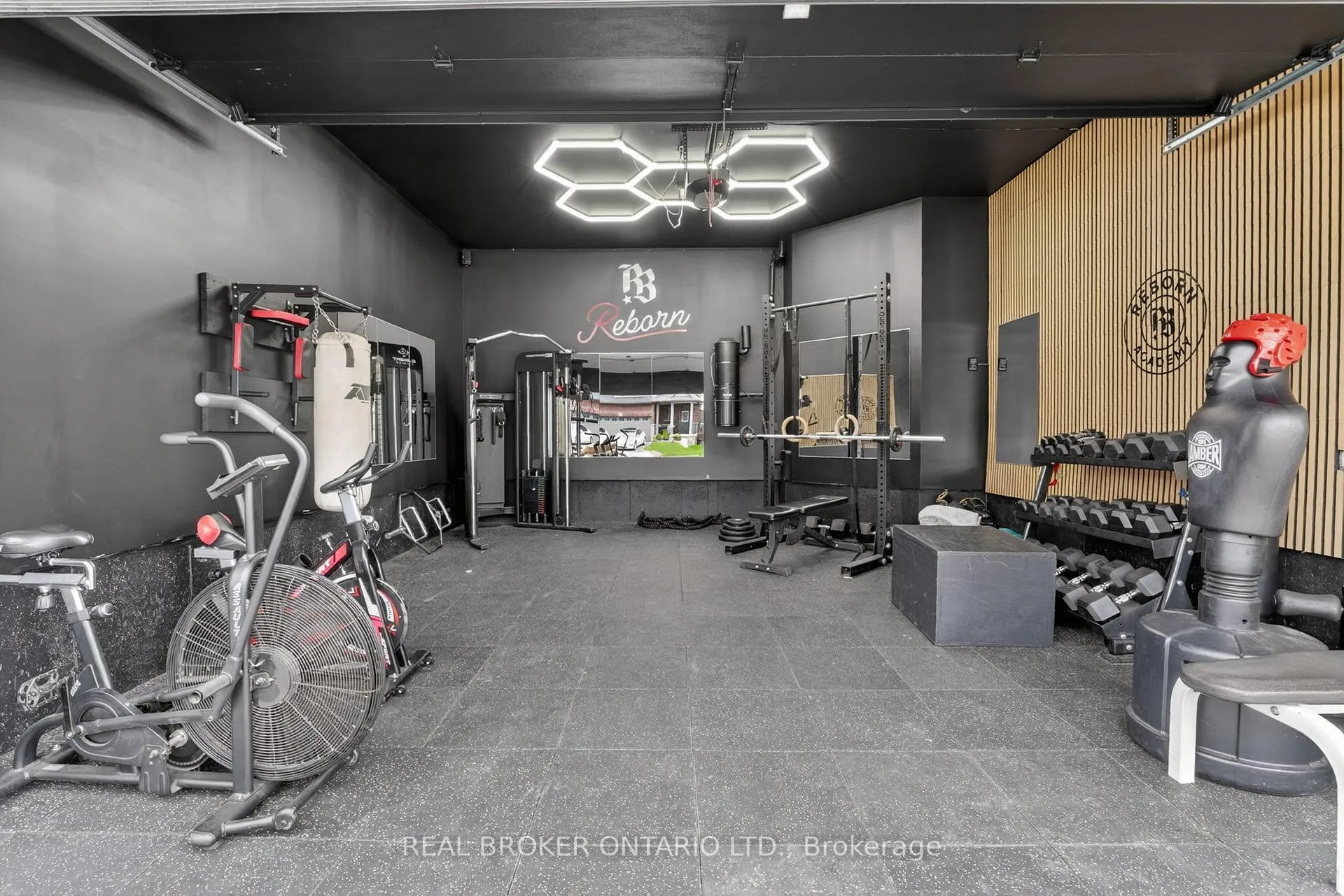 Photo 39 of 4048 Stadelbauer Drive, Lincoln, Beamsville — HOMEH