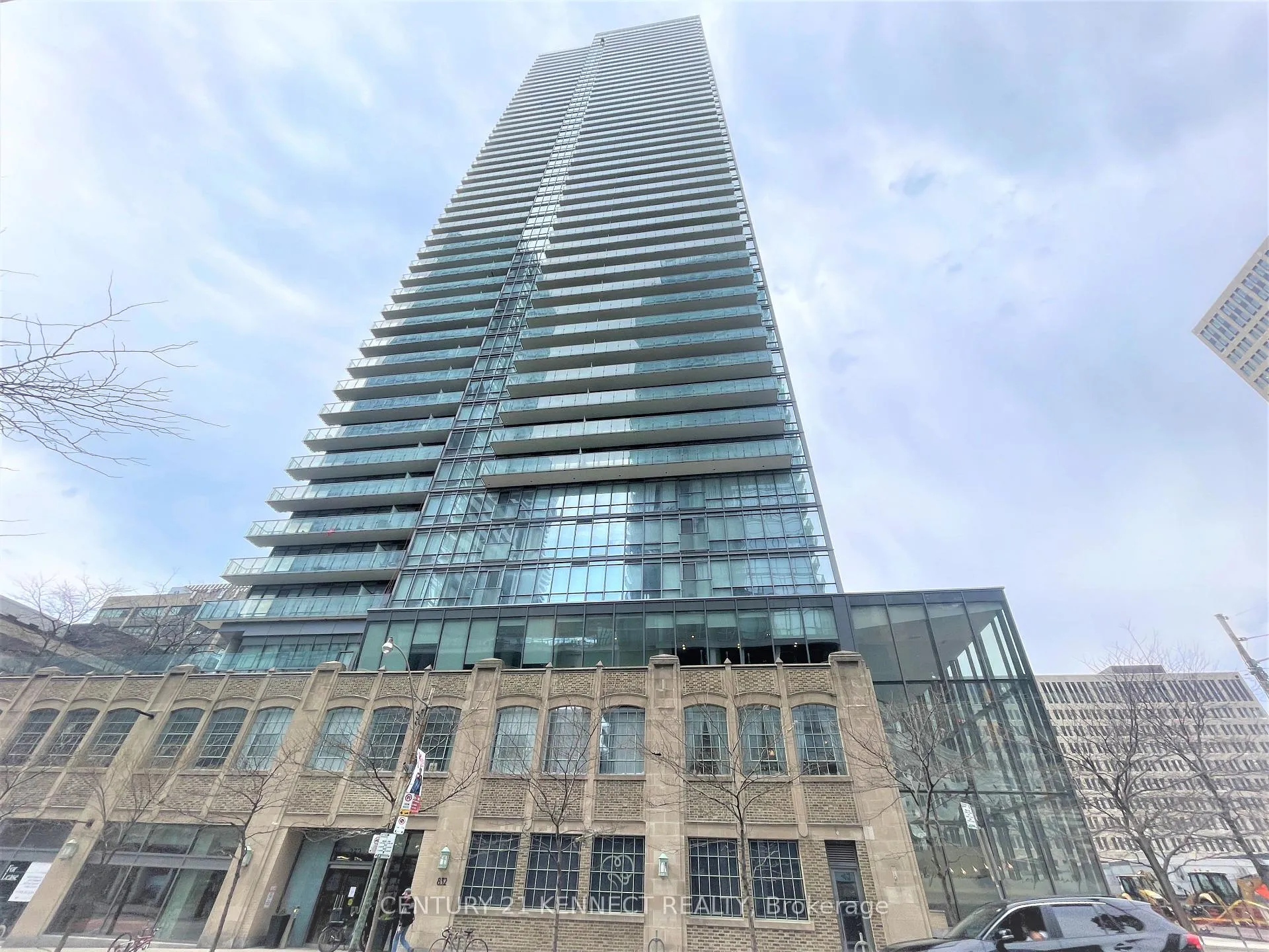 Front of Unit 608, 832 Bay Street