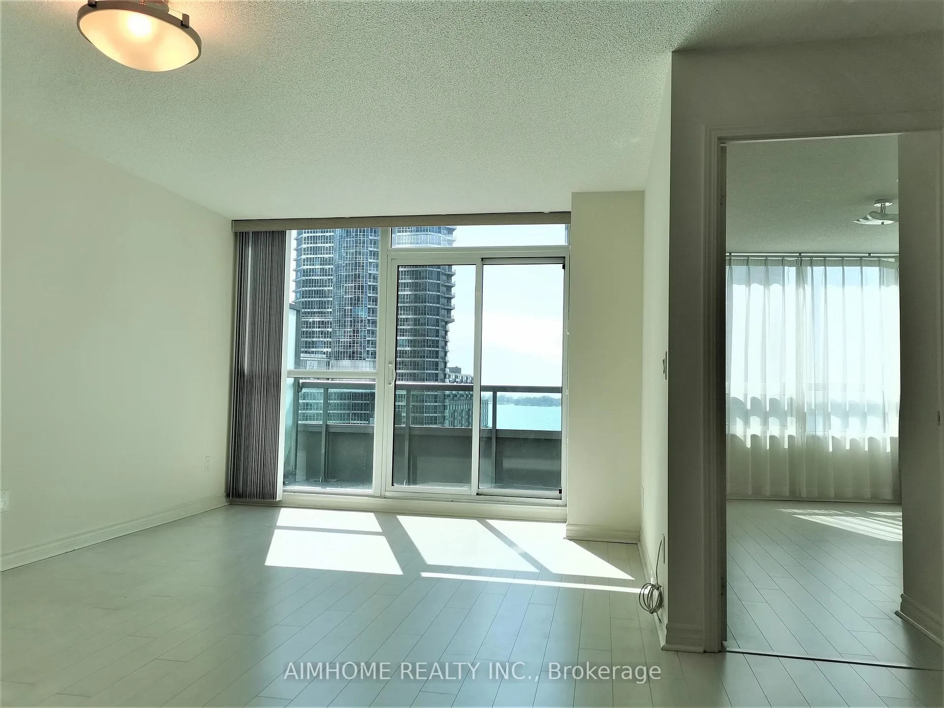 Photo 4 of Unit 1525, 25 Lower Simcoe Street, Toronto, Waterfront Communities — HOMEH
