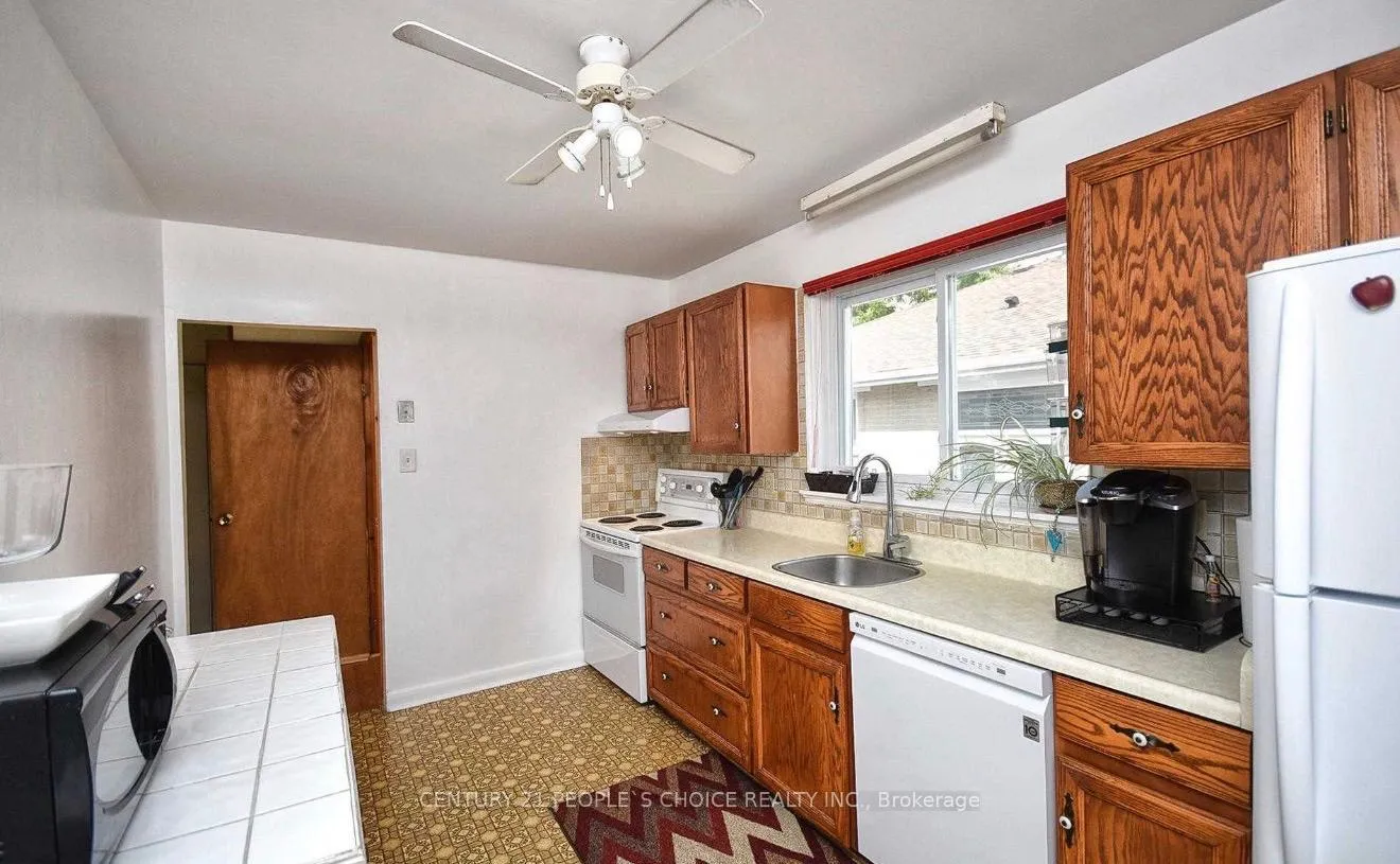 Photo 2 of Unit Main, 62 Tecumseh Drive, Aurora, Aurora Heights — HOMEH