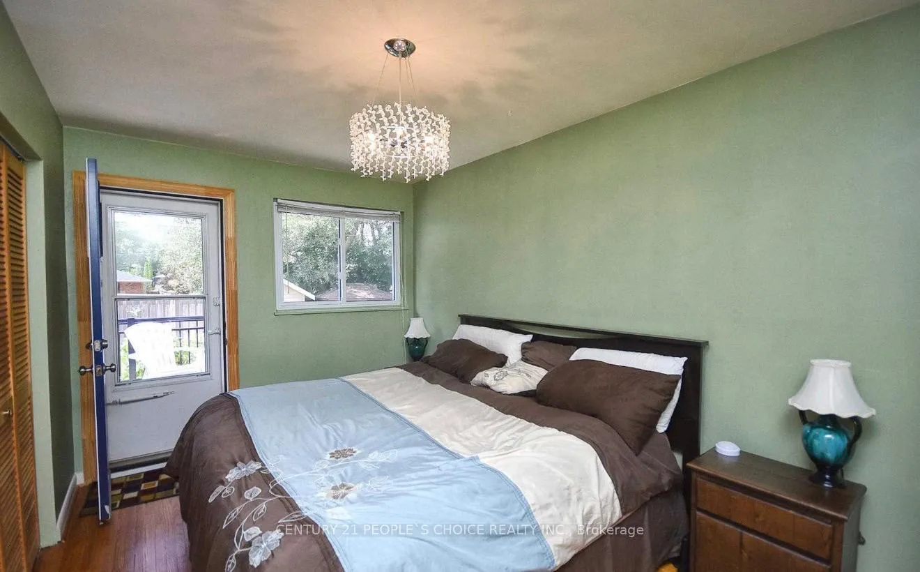 Photo 13 of Unit Main, 62 Tecumseh Drive, Aurora, Aurora Heights — HOMEH