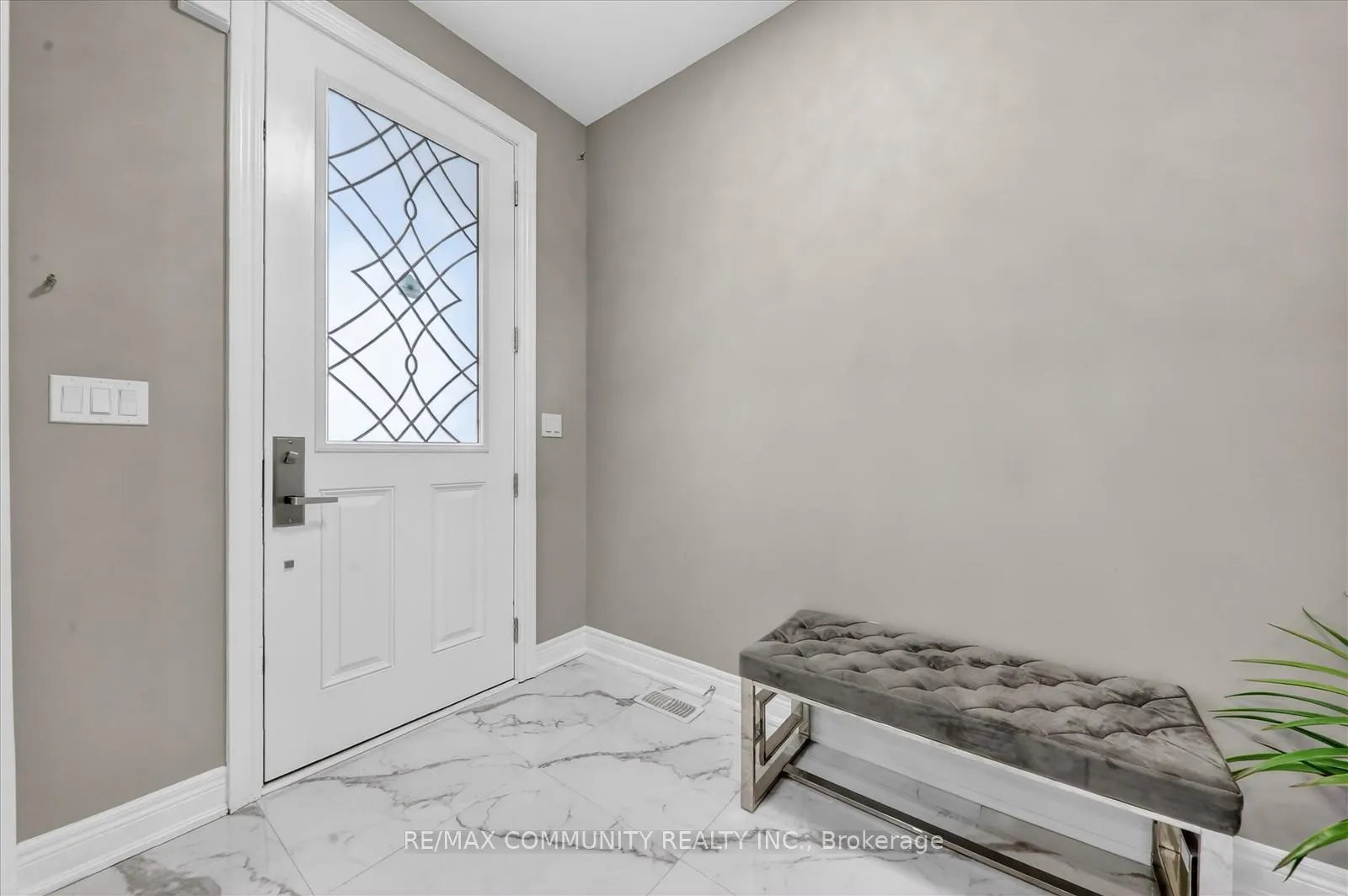 Photo 5 of 46 Wamsley Crescent, Clarington, Newcastle — HOMEH