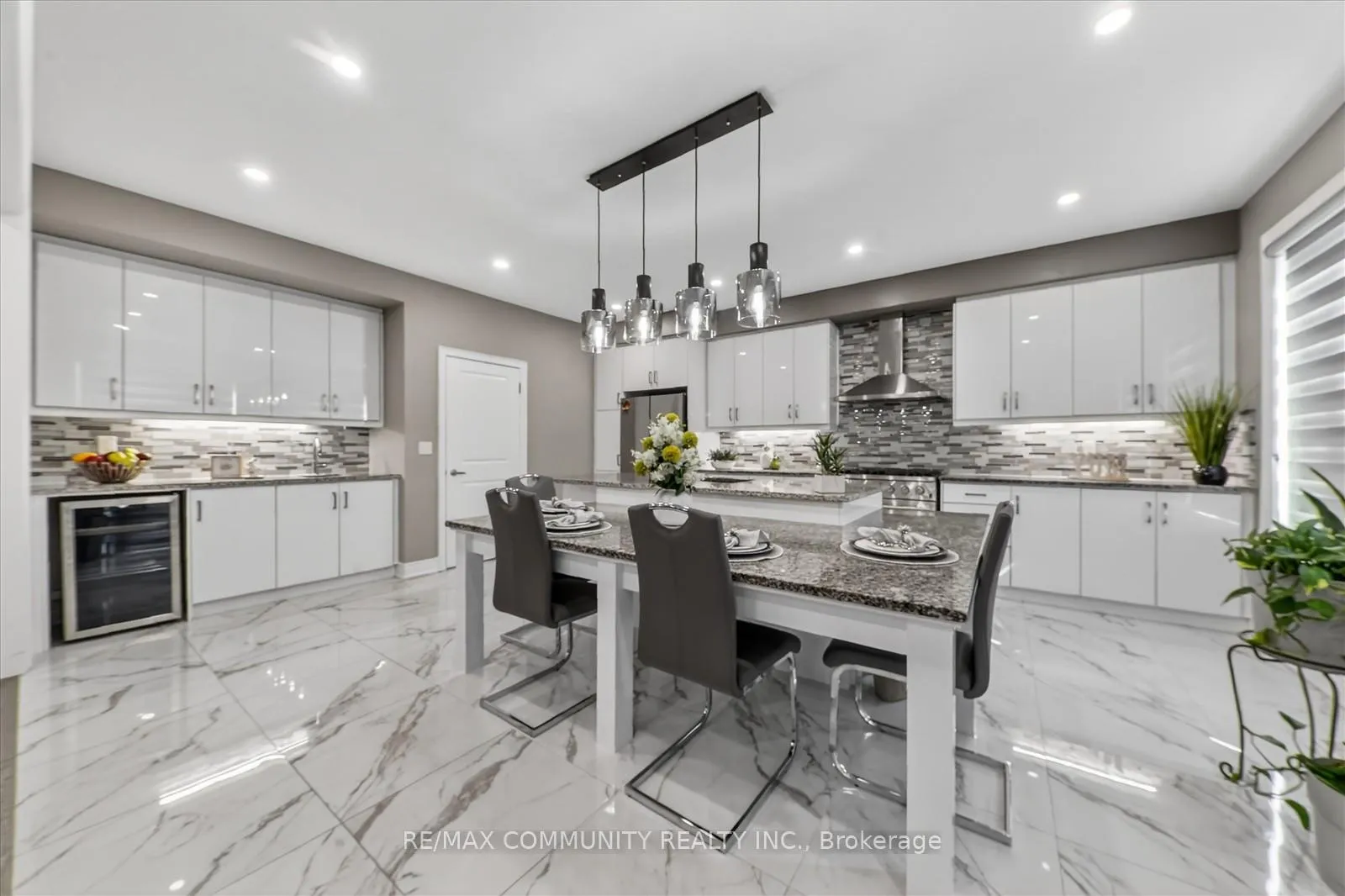 Photo 12 of 46 Wamsley Crescent, Clarington, Newcastle — HOMEH