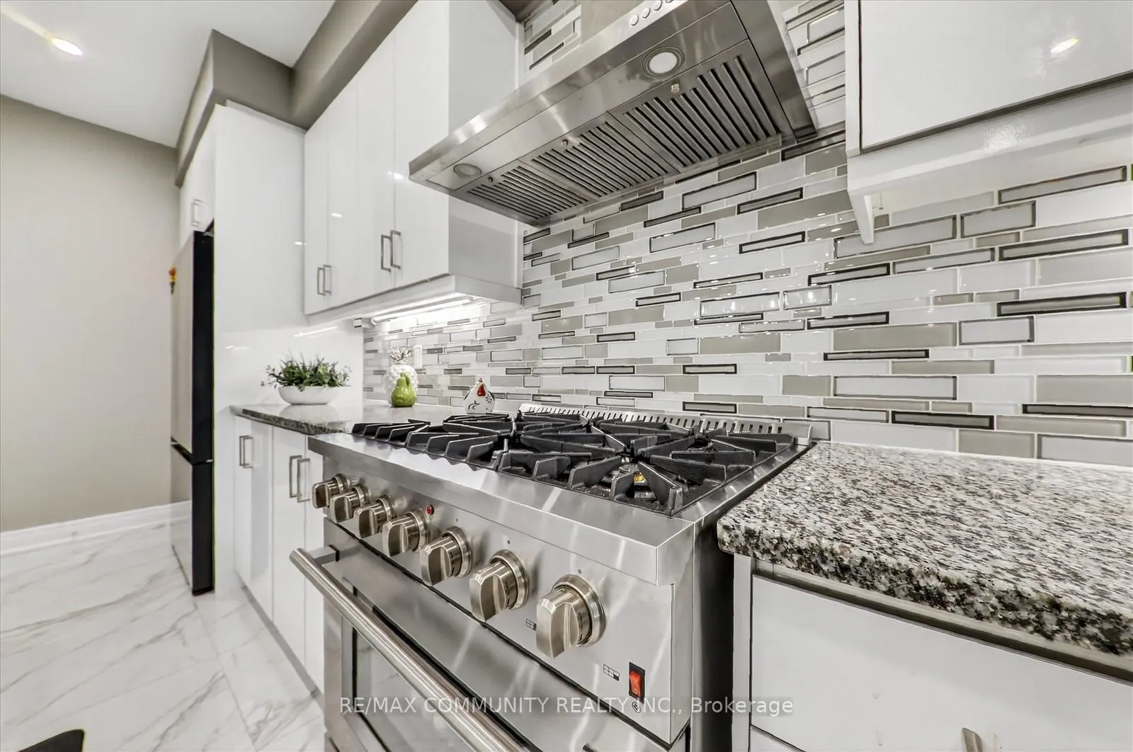 Photo 16 of 46 Wamsley Crescent, Clarington, Newcastle — HOMEH