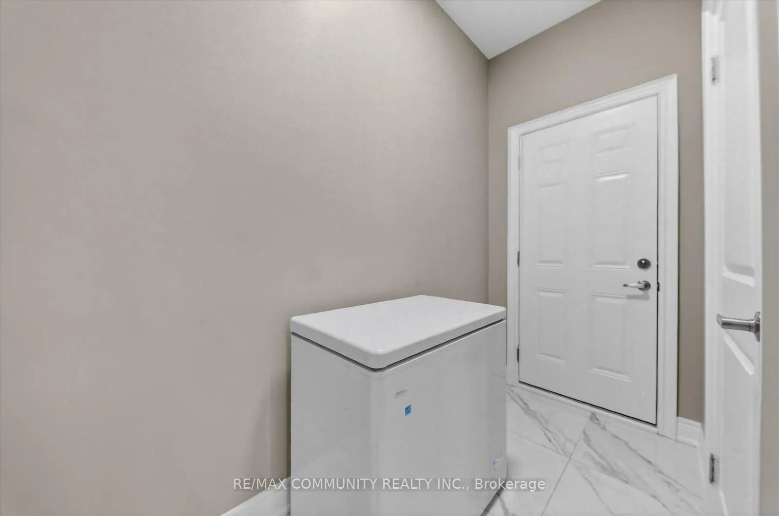 Photo 17 of 46 Wamsley Crescent, Clarington, Newcastle — HOMEH