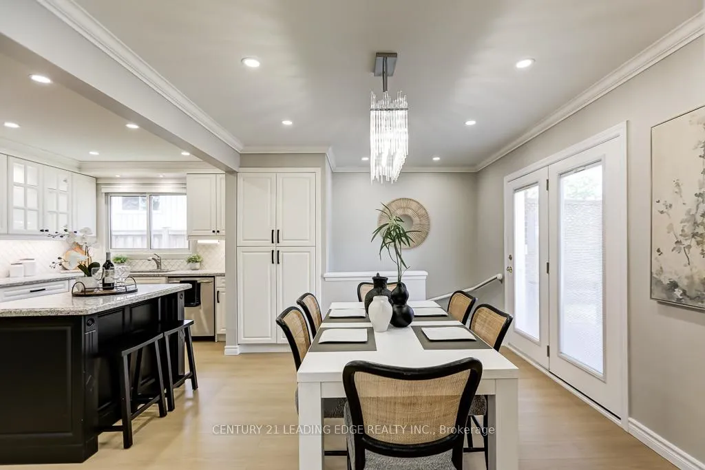 Photo 2 of 92 Drakefield Road, Markham, Bullock — HOMEH