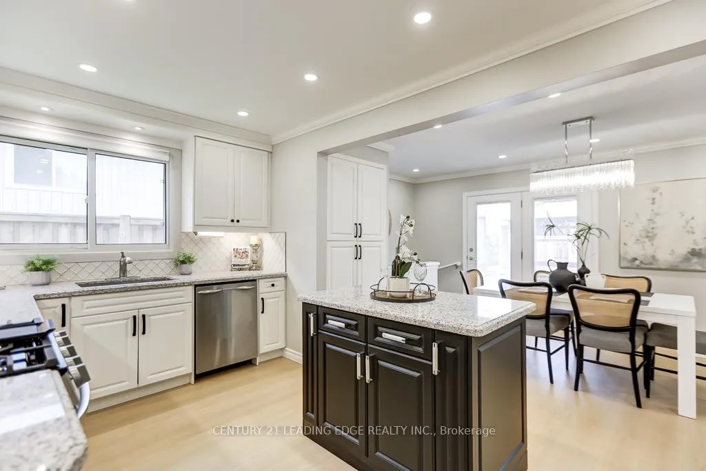Photo 10 of 92 Drakefield Road, Markham, Bullock — HOMEH