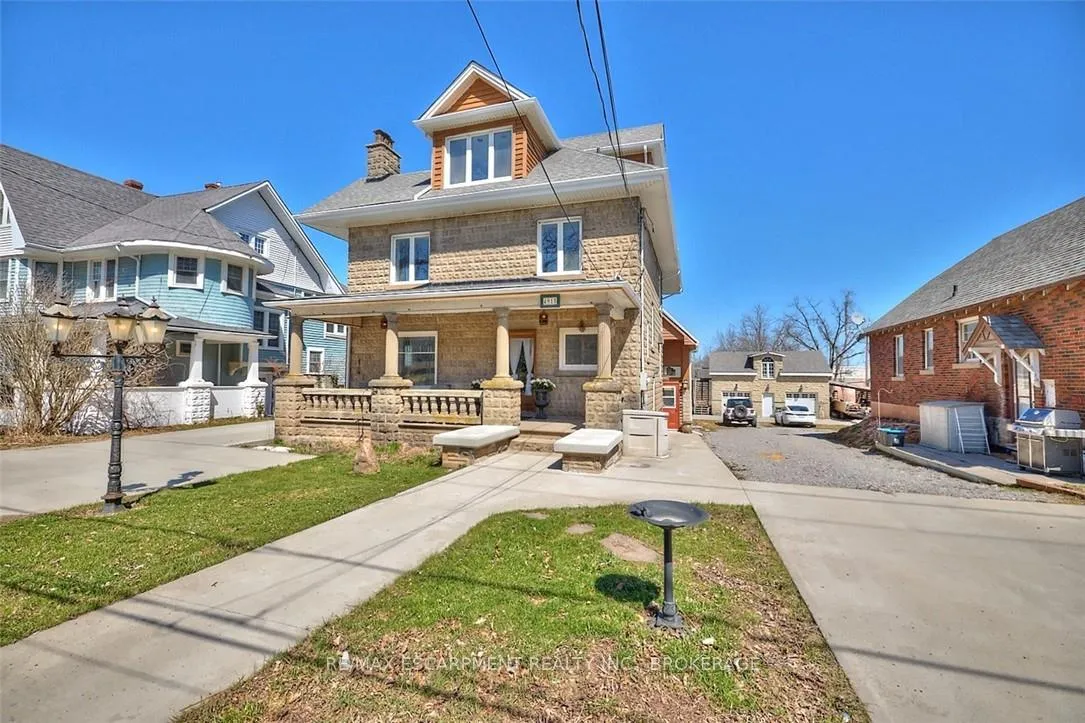 Front of 4915 King Street