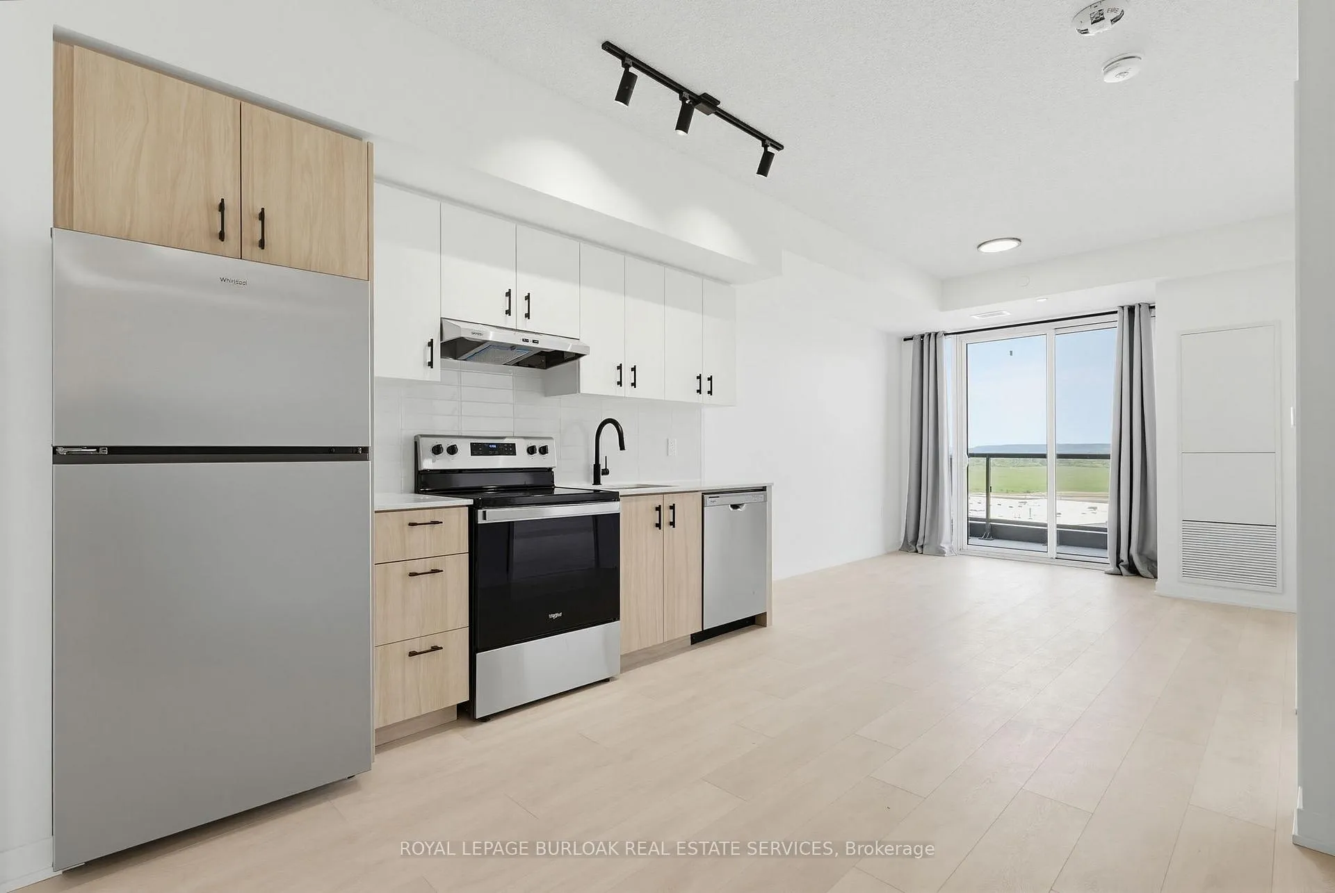 Photo 10 of Unit D1405, 4878 Powers Common, Burlington, Alton — HOMEH