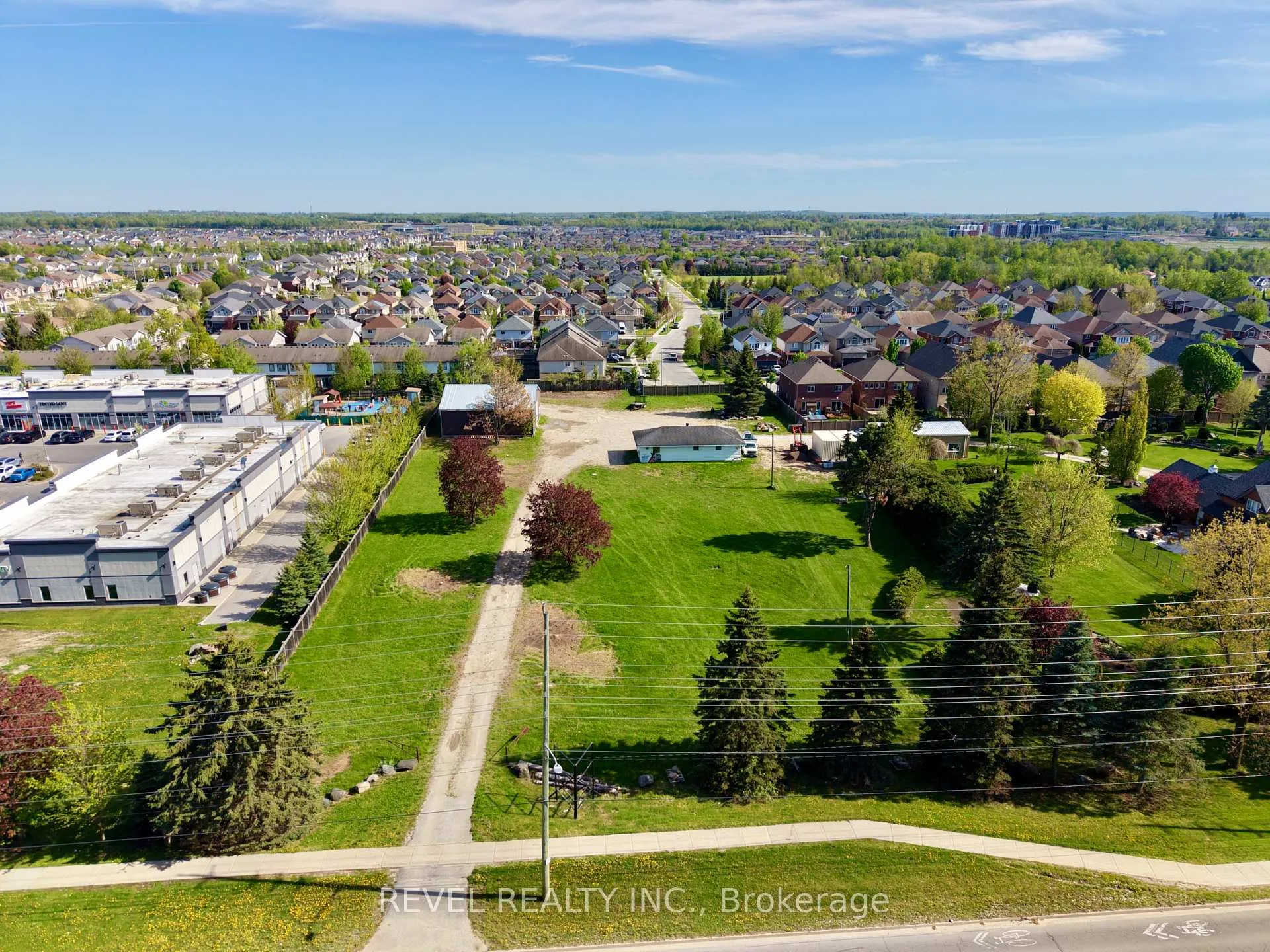 Photo 2 of 821 Big Bay Point Road, Barrie, Innis-Shore — HOMEH