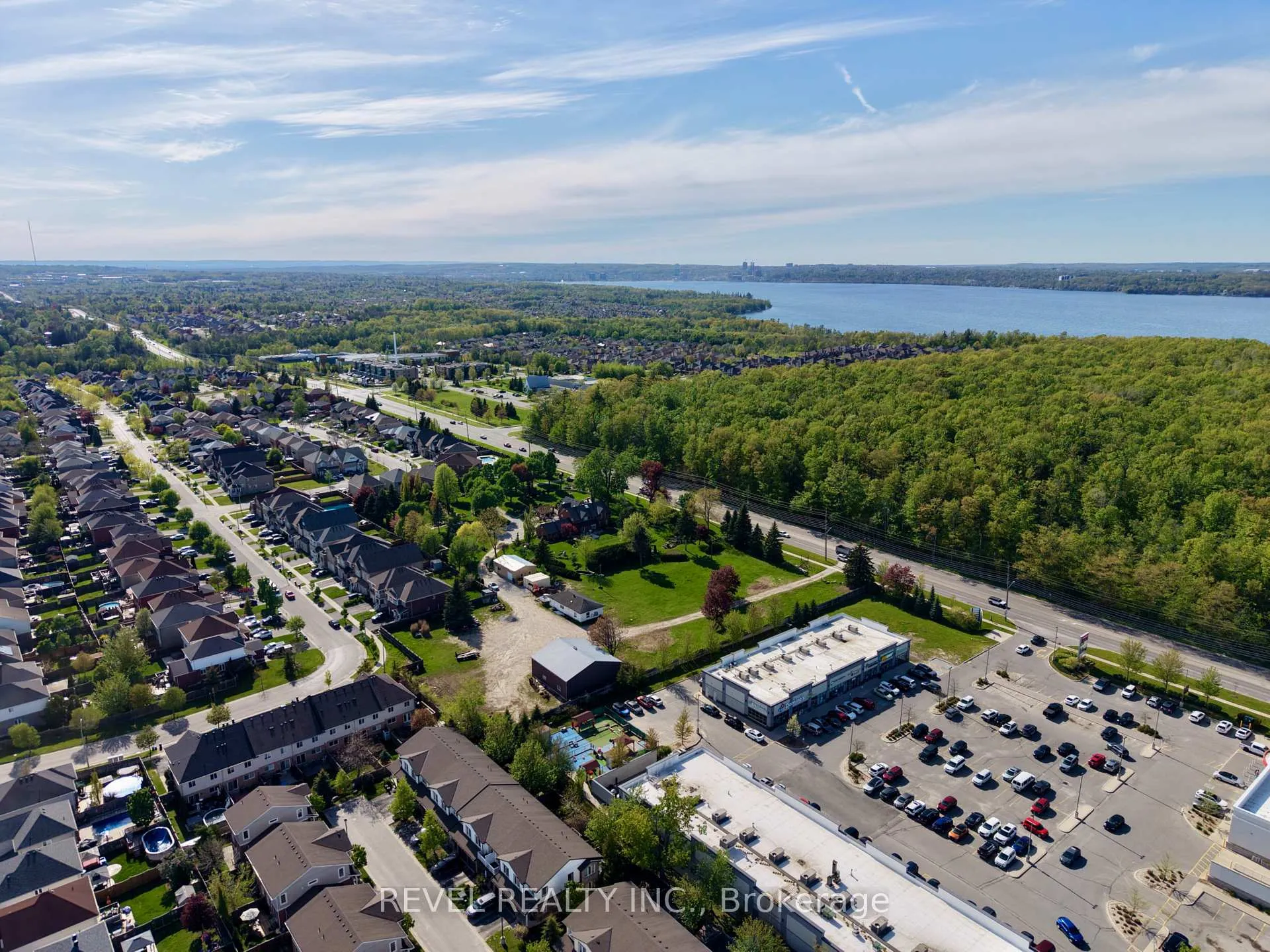 Photo 4 of 821 Big Bay Point Road, Barrie, Innis-Shore — HOMEH