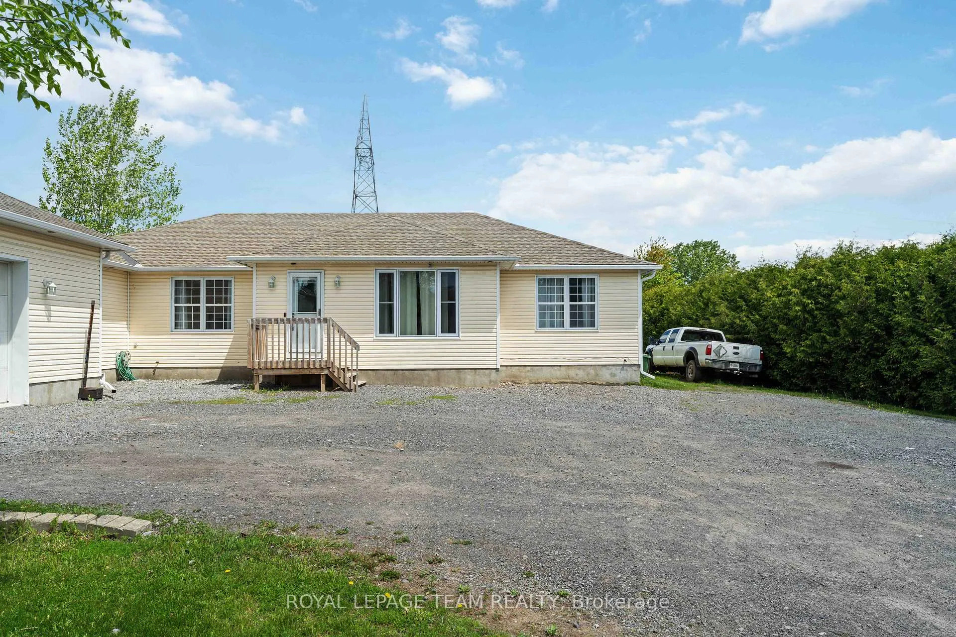 Photo 2 of 1628 Stanleyfield Crescent, Ottawa, Greely — HOMEH
