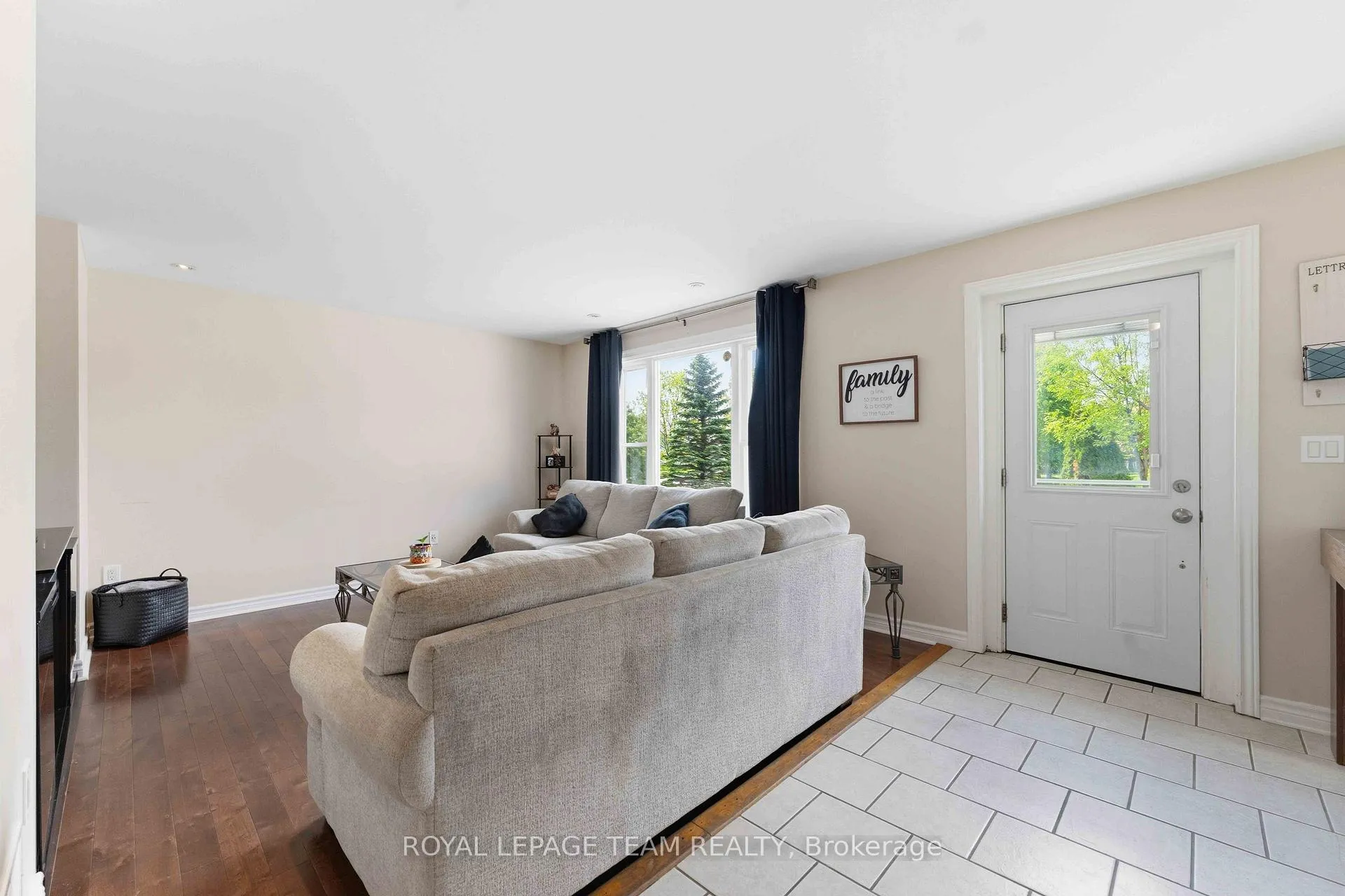 Photo 5 of 1628 Stanleyfield Crescent, Ottawa, Greely — HOMEH