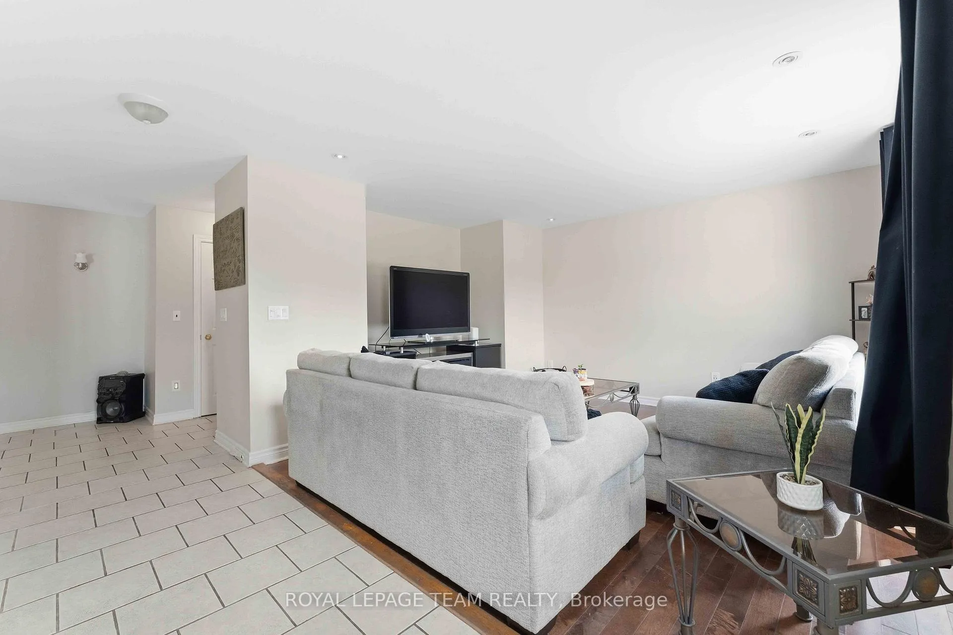Photo 8 of 1628 Stanleyfield Crescent, Ottawa, Greely — HOMEH