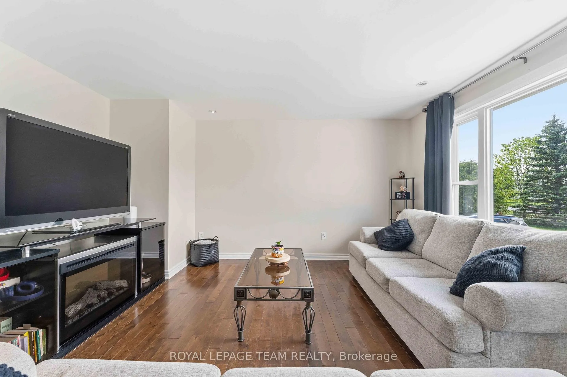 Photo 9 of 1628 Stanleyfield Crescent, Ottawa, Greely — HOMEH