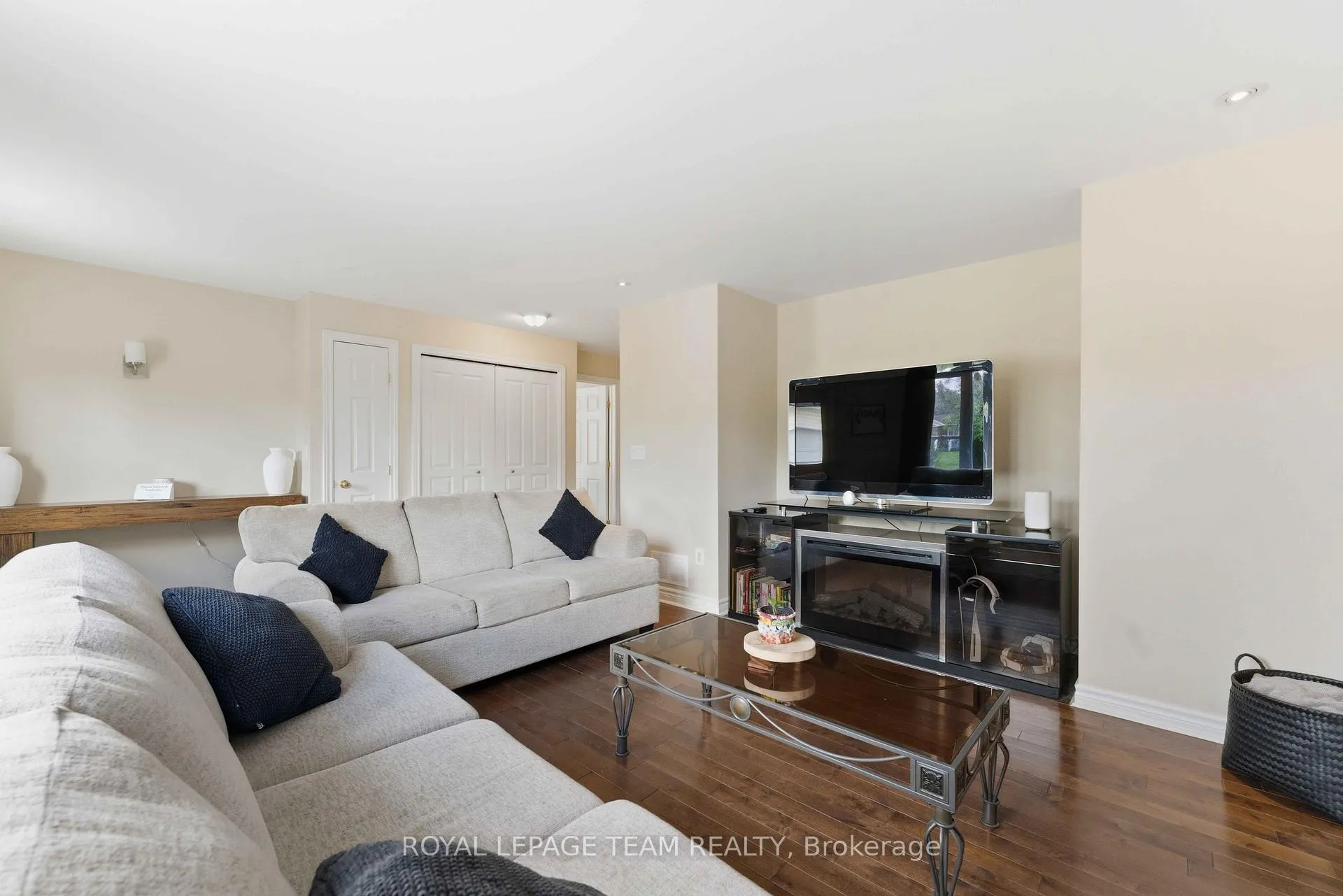 Photo 10 of 1628 Stanleyfield Crescent, Ottawa, Greely — HOMEH