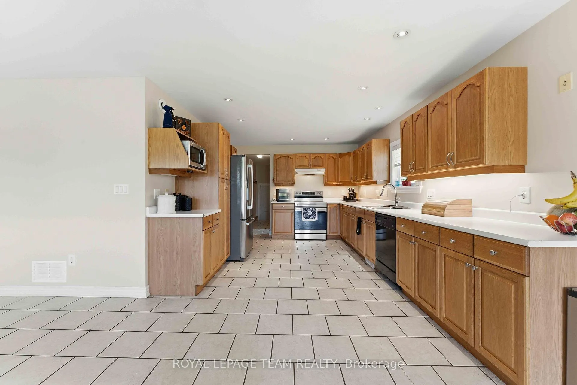 Photo 12 of 1628 Stanleyfield Crescent, Ottawa, Greely — HOMEH