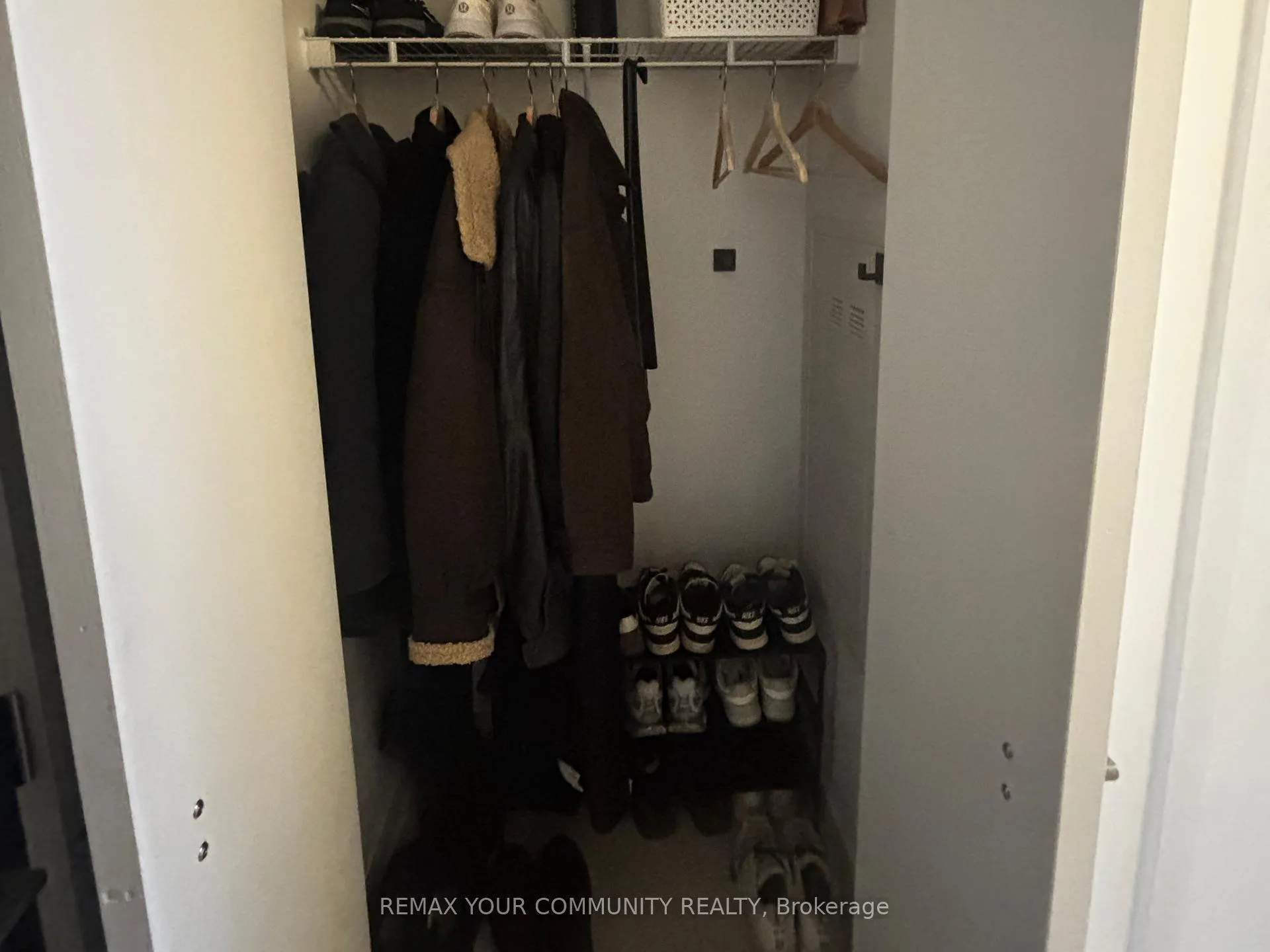 Photo 4 of Unit 2102, 290 Adelaide Street W, Toronto, Waterfront Communities — HOMEH
