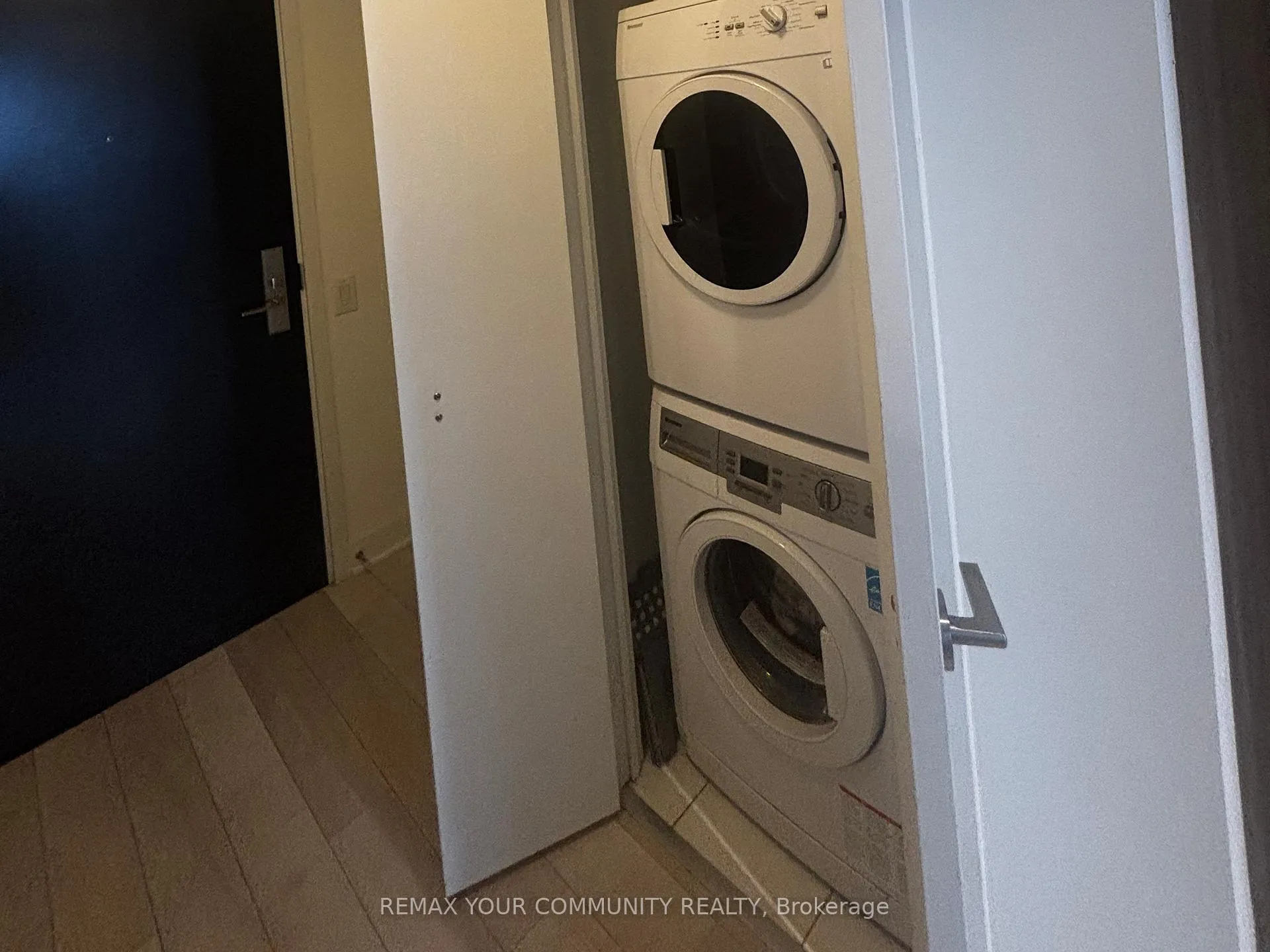 Photo 5 of Unit 2102, 290 Adelaide Street W, Toronto, Waterfront Communities — HOMEH